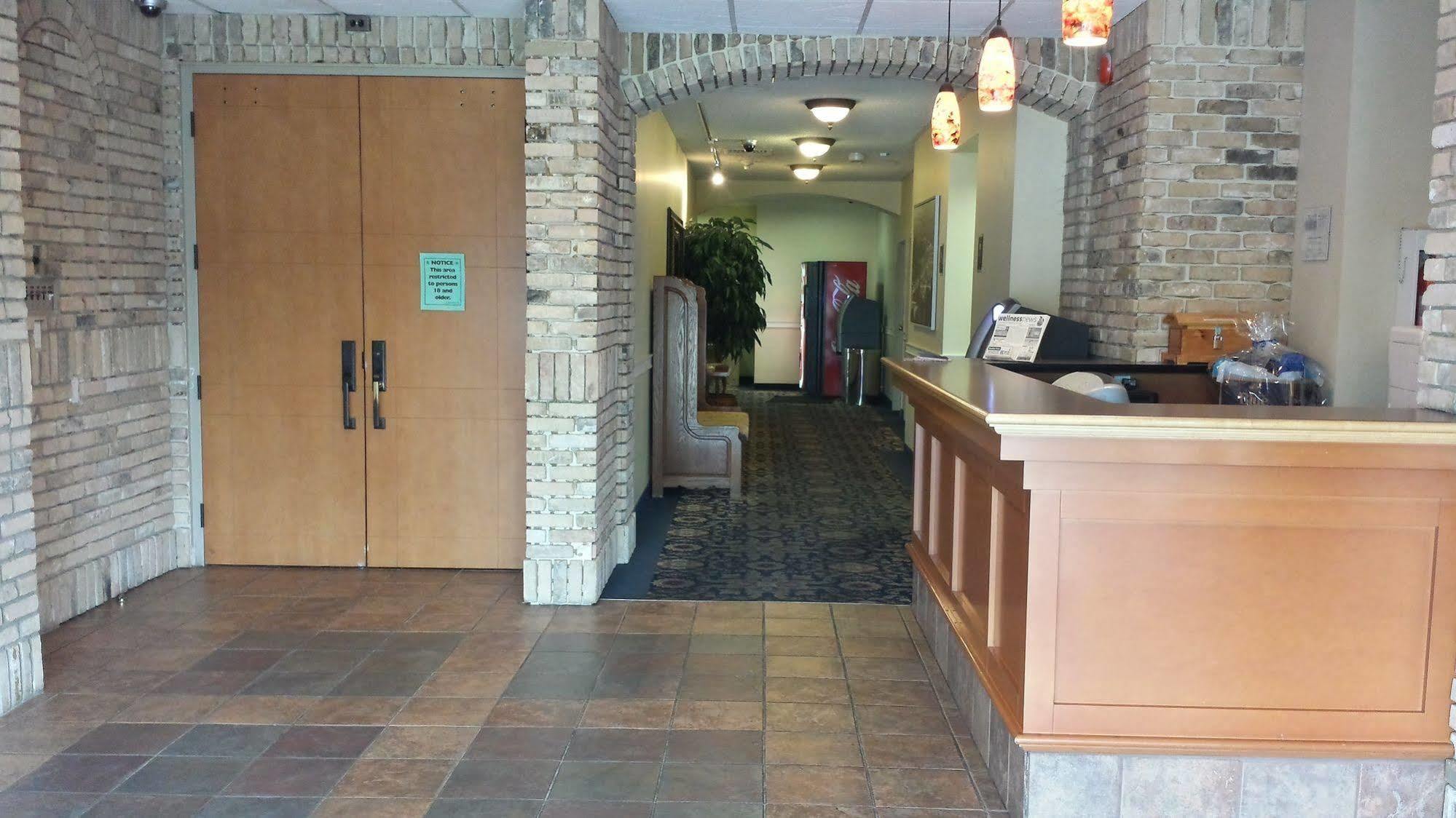 Park West Inn 위니펙 외부 사진